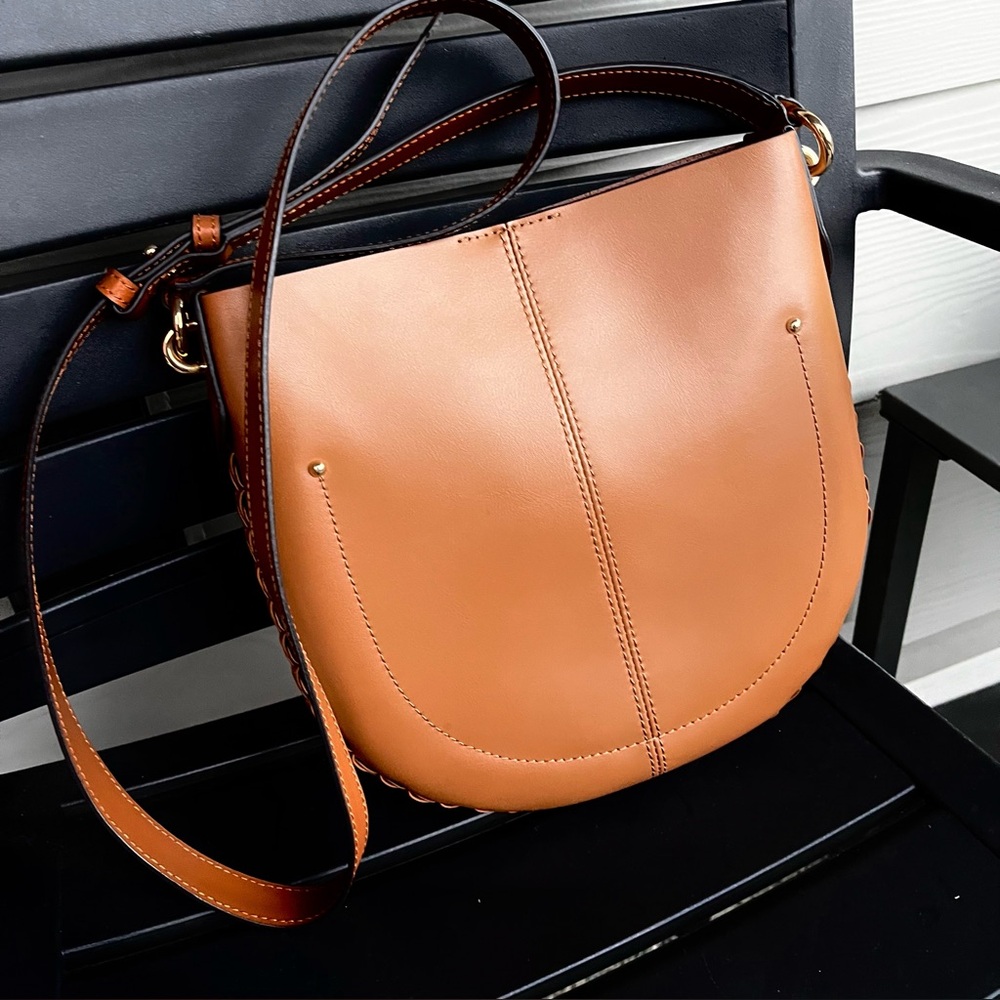 Vince Camuto Tan Crossbody Saddle Bag Crossbody leather Magnetic Closure Boho